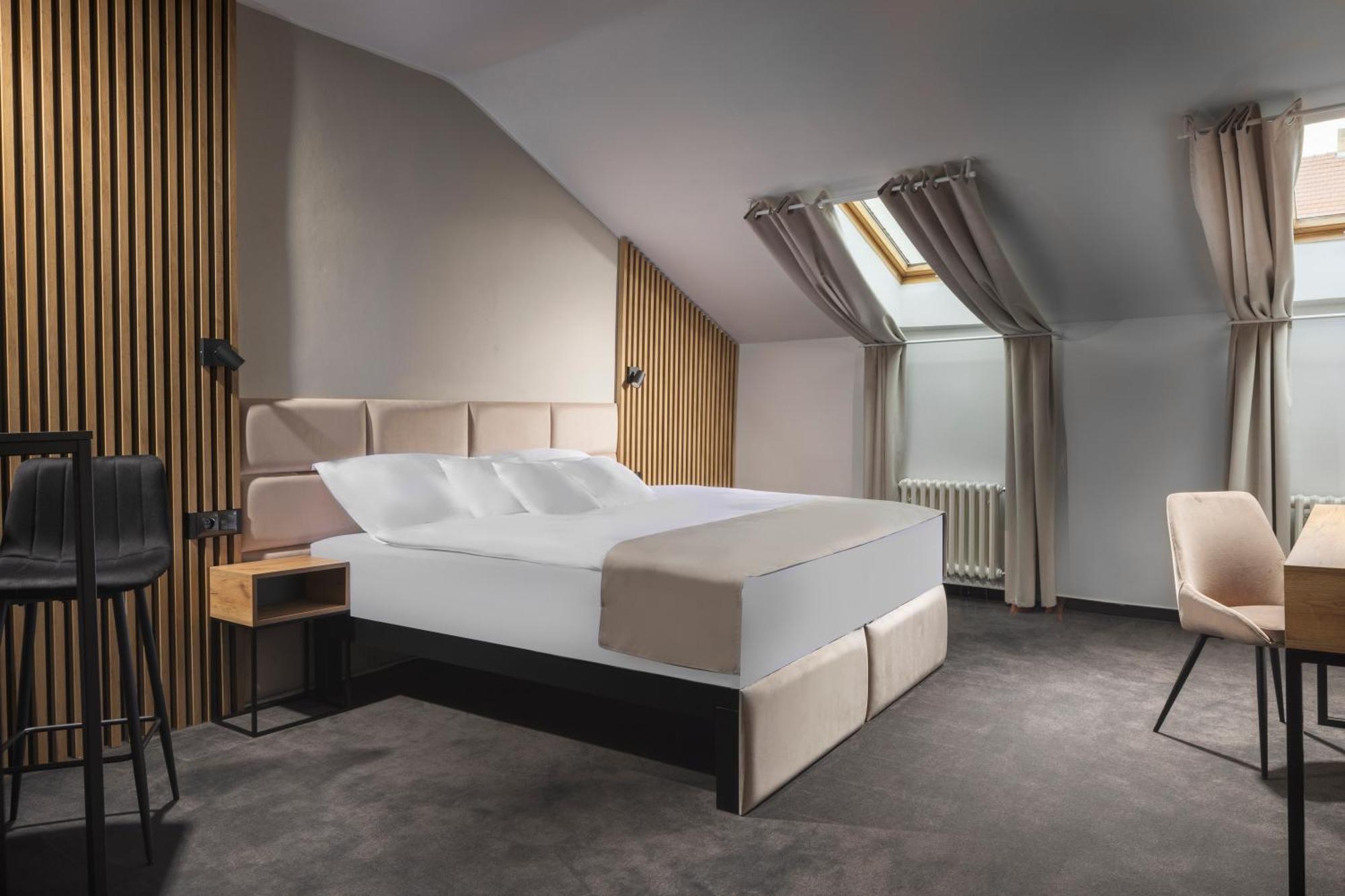 Hotel Savorsky Ихлава Екстериор снимка