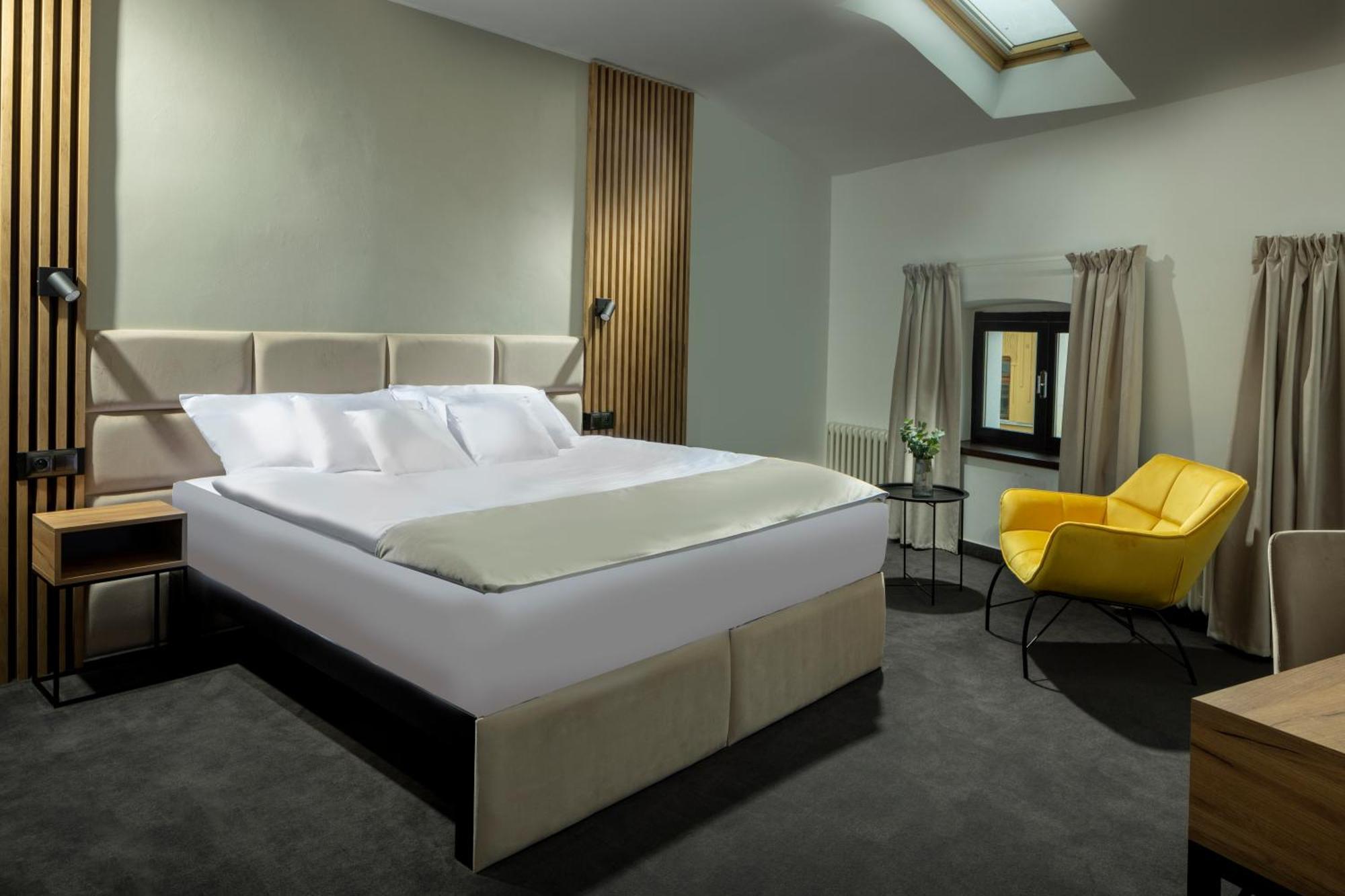 Hotel Savorsky Ихлава Екстериор снимка